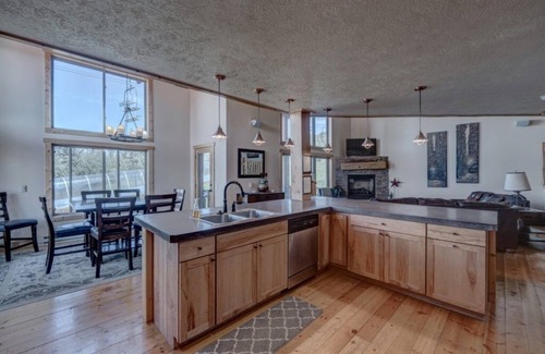 Lead Chalet De Esquí | AVALANCHE CHALET AT TERRY PEAK by RedAwning
