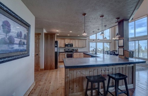 Lead Chalet De Esquí | AVALANCHE CHALET AT TERRY PEAK by RedAwning
