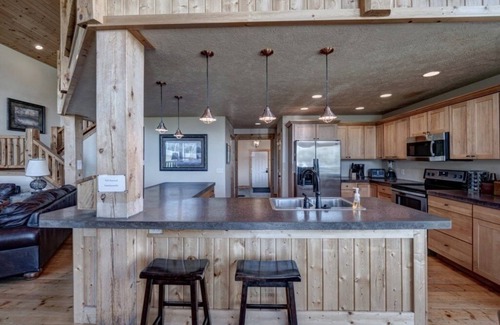 Lead Chalet De Esquí | AVALANCHE CHALET AT TERRY PEAK by RedAwning