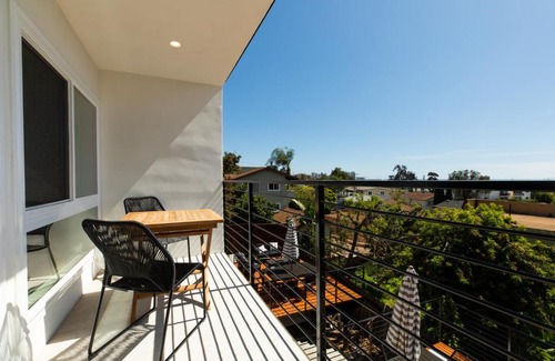 Middletown Casa | Avalon 2 Unit Buyout I III AvantStay Mins to GaslampBeautiful Deck w BBQ
