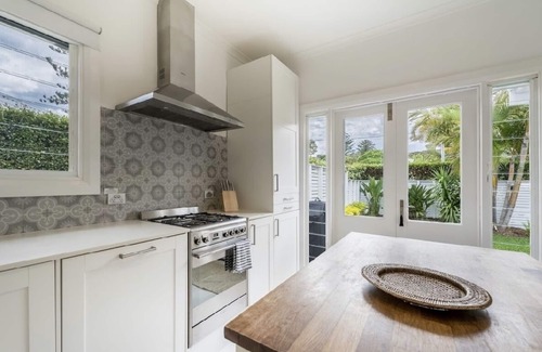 Avalon Beach Cabaña | Avalon Beach Cottage