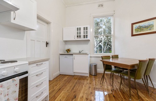 The Rock Otro | Avalon Farmstay, Restored 1925 farmhouse. 30min Wagga, halfway Syd-Mel