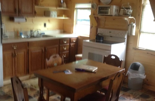 Lake Desolation Cabaña | Ava Lakeside Cottage, Lakeview Cozy Cottage