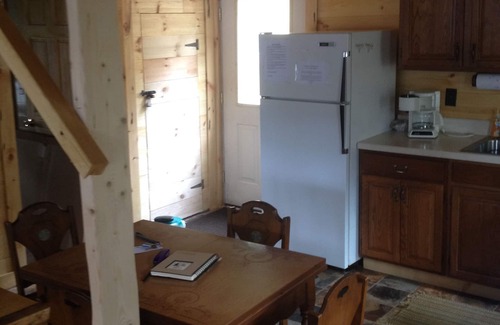 Lake Desolation Cabaña | Ava Lakeside Cottage, Lakeview Cozy Cottage