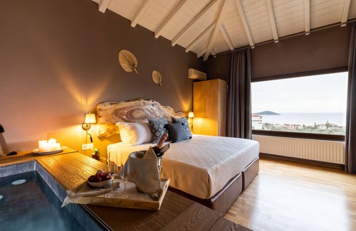 Skiathos Town Hotel | Avaton Suites & Villa Philian Collection