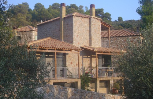 Katakali Villa | Avelux Villas - Felicidad Villa