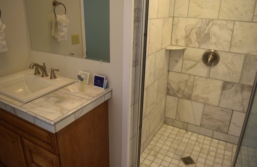 Bayfield Apartamento | Sala de la avenida en la trucha de cobre.
