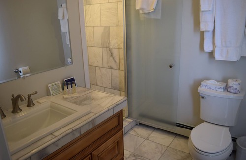 Bayfield Apartamento | Sala de la avenida en la trucha de cobre.