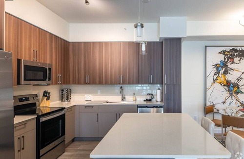 Greenacres Apartamento | Aviara Green - 'Penta' - 107 · 'Penta' at Aviara Green - Modern Apartment & Pool