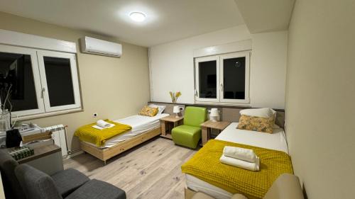 Surcin Apartamento | AVIATOR Apartments & Rooms Nikola Tesla Airport Belgrade
