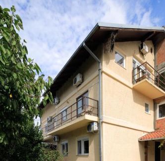 Surcin Apartamento | AVIATOR Apartments & Rooms Nikola Tesla Airport Belgrade