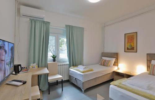 Surcin Apartamento | AVIATOR Apartments & Rooms Nikola Tesla Airport Belgrade