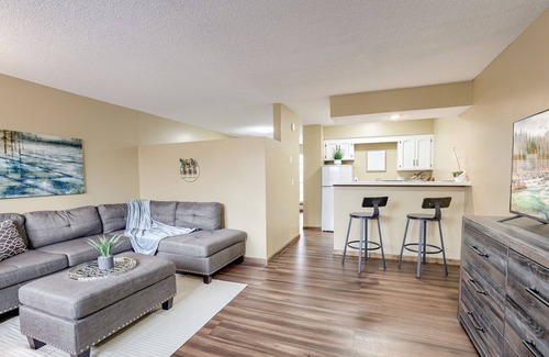 Platte City Apartamento | Aviator's Lounge 1BR 1 BTH Free Parking WiFi - Easy Access Quite and Comfortable