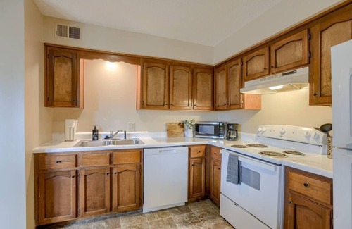 Mount Moriah Casa | Aviator's Lounge 2BR 1Bath WiFi Close to Airport 1