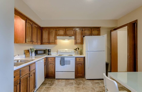Mount Moriah Casa | Aviator's Lounge 2BR 1Bath WiFi Close to Airport 1