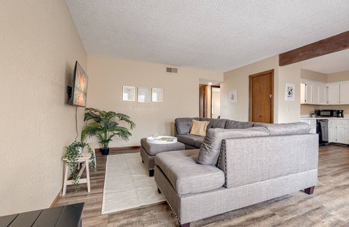 Platte City Apartamento | Aviator's Lounge 2BR 1Bath WiFi Close to Airport Very Convenient Book your stay2