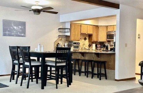 McCall Cabina | Aviators Located on the Golf Course, A/C, Ext Deck & BBQ, Aviators Albatross on the greens