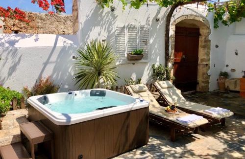 Old Hersonissos Casa | Avli Traditional Home with Private Jacuzzi
