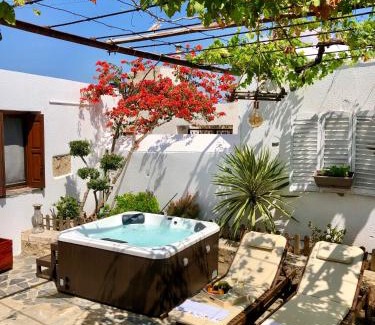 Old Hersonissos Casa | Avli Traditional Home with Private Jacuzzi