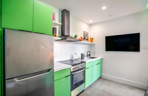 Greater East End Apartamento | Avocado Container @EADO Juice Box