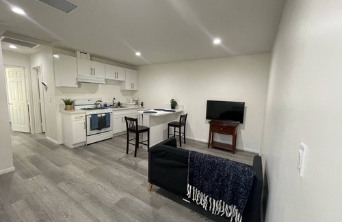 Orange Casa | Avocado Tree Guesthouse. Modern. Clean 2 bed/2bath