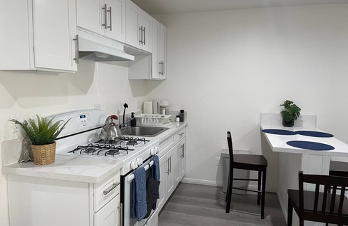 Orange Casa | Avocado Tree Guesthouse. Modern. Clean 2 bed/2bath