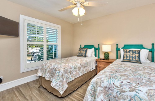 Naples Park Condominio | Avola Vacation Rental by NFVH
