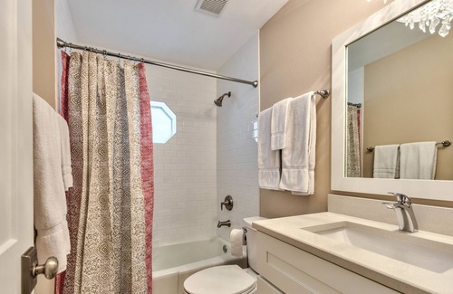 Naples Park Condominio | Avola Vacation Rental by NFVH