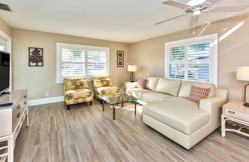 Naples Park Condominio | Avola Vacation Rental by NFVH