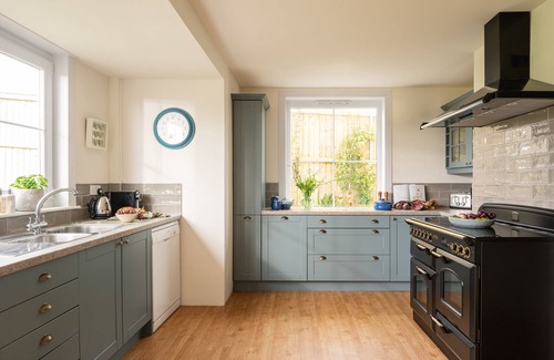 Thurlestone Casa | Avon Edge - Family and Dog-Friendly Seaside Escape with Garden, Near Beaches & South West Coast Pat