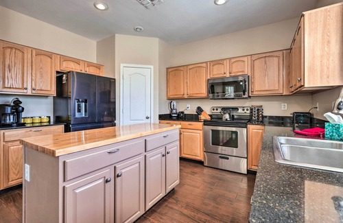 Crystal Gardens Casa | Avondale Abode: Pool, Lake Views & On-Site Fishing
