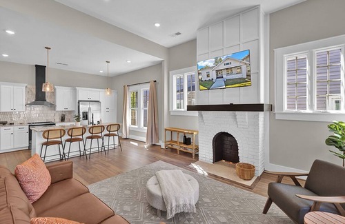 Forest Park Casa | Avondale Charmer-Comfort & Style