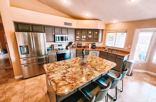 Avondale Casa | Avondale Pool Amazing Backyard Perfect for working crews and mid term stays