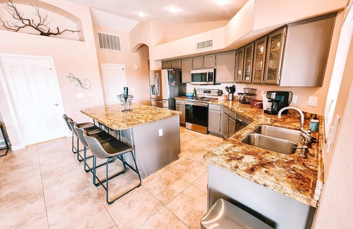 Avondale Casa | Avondale Pool Amazing Backyard Perfect for working crews and mid term stays