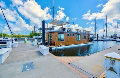 Key West Alquiler De Eote | Awai's Floating Villa - Houseboat in Luxury Village