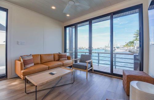 Key West Alquiler De Eote | Awai's Floating Villa - Houseboat in Luxury Village