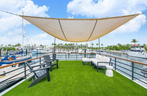 Key West Alquiler De Eote | Awai's Floating Villa - Houseboat in Luxury Village