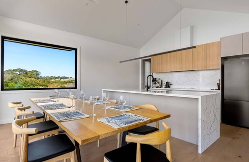 Inverloch Casa | Awakening Broadbeach - Wifi, linen