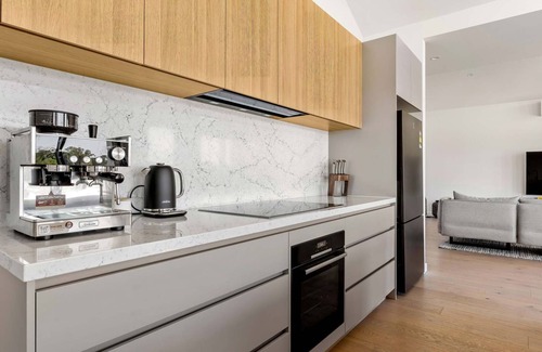 Inverloch Casa | Awakening Broadbeach - Wifi, linen