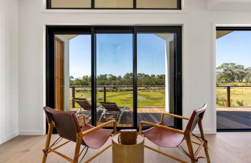 Inverloch Casa | Awakening Broadbeach - Wifi, linen