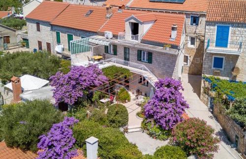 Bol Apartamento | Award winning Garden Apartment with large Terrace and amazing Seaview