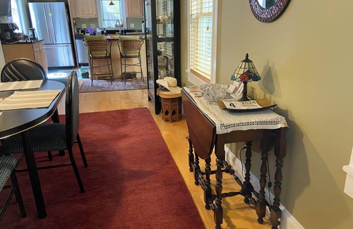 Inman Square Casa | Award-winning Queen size bedroom suite near Harvard, MIT at Central SQ Cambridge