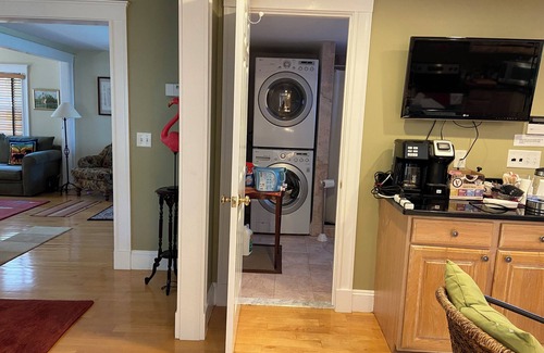 Inman Square Casa | Award-winning Queen size bedroom suite near Harvard, MIT at Central SQ Cambridge