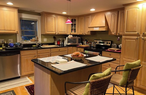 Inman Square Casa | Award-winning Queen size bedroom suite near Harvard, MIT at Central SQ Cambridge