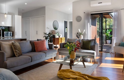 Daylesford Casa | Away- an architecturally designed gem, great location!