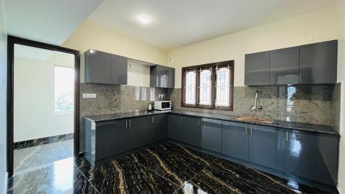 Ooty Apartamento | Away From Home - 8 - HomeStay, Entire 2 BHK Villa