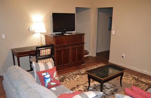 Northeast Columbus Casa | Away from home rental-Cheerful 4-Bedroom|2BA home!