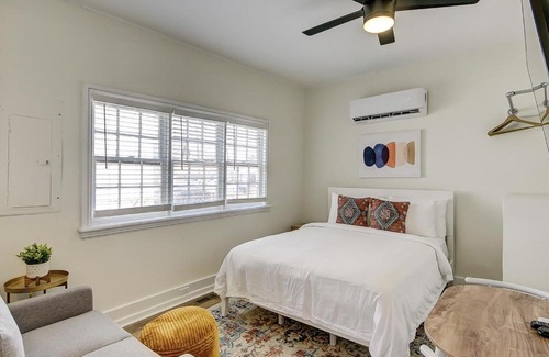 Downtown Charleston Apartamento | Away Point Studio - 30-Day Rental