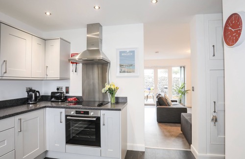 Brynteg Cabaña | AWEL DEG PARC DELFRYN, family friendly, with a garden in Benllech