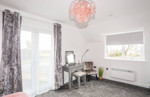 Brynteg Cabaña | AWEL DEG PARC DELFRYN, family friendly, with a garden in Benllech